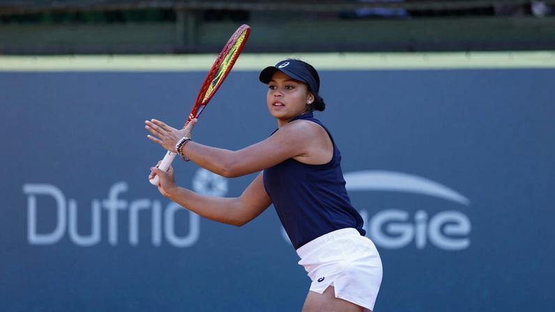 Naná vence oitava seguida e avança às semifinais em Porto Alegre