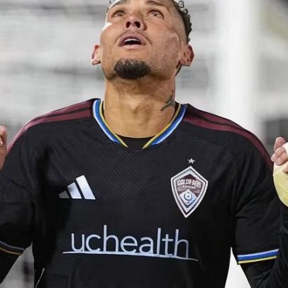 Navarro, ex-Botafogo e Palmeiras, faz dois gols na goleada do Rapids na MLS