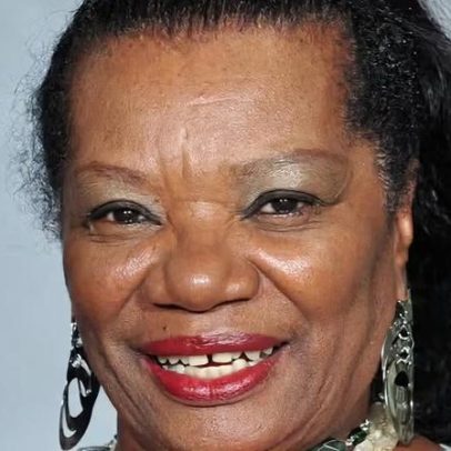 Neusa Borges firma contrato vitalício com a TV Globo