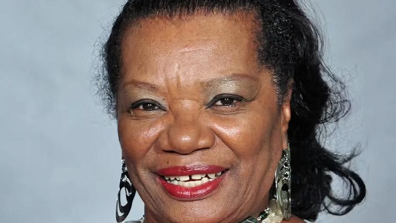 Neusa Borges firma contrato vitalício com a TV Globo