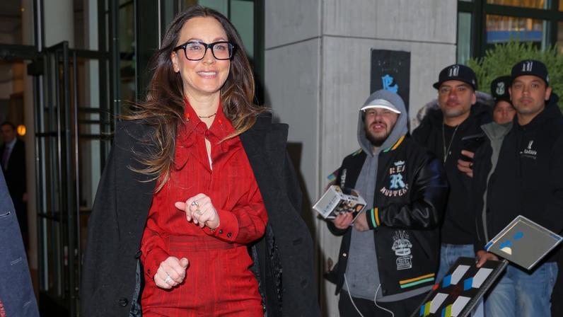 Kaley Cuoco (pictured here in New York City in February 2026) claimed that Rose McGowan snubbed her on the set of “Charmed.”