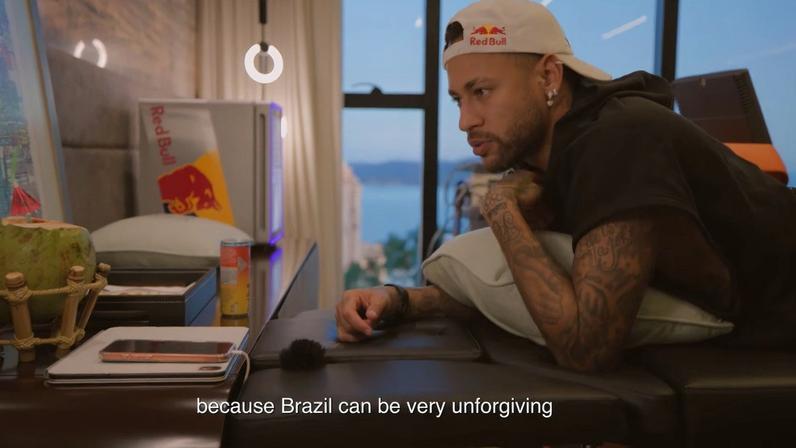 Neymar desabafa sobre ser jogador no Brasil: "massacrante" — Foto: Reprodução/Youtube