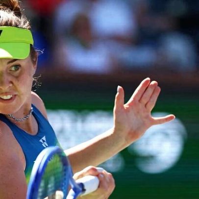 Noskova encerra sequência de Gibson e encara Sabalenka na semi