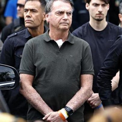 Bolsonaro está em pior quadro e deve permanecer no hospital, diz médico