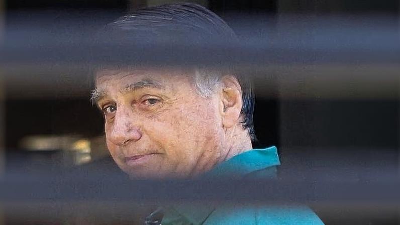 O ex-presidente Jair Bolsonaro em prisão domiciliar em setembro de 2025
