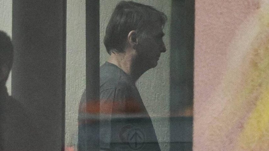O ex-presidente Jair Bolsonaro (PL), preso na Superintendência da Polícia Federal em Brasília, após receber a visita da ex-primeira-dama Michelle Bolsonaro