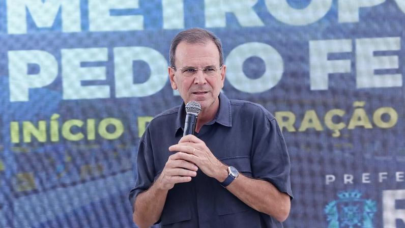 O prefeito do Rio, Eduardo Paes, inaugura terminal de BRT em Irajá, no Rio