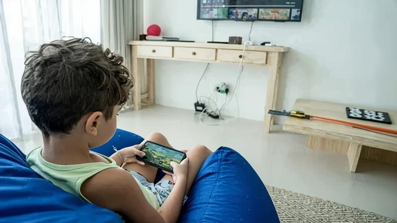Entenda o que entra na mira da nova norma brasileira que defende crianças e adolescentes online: o ECA Digital.