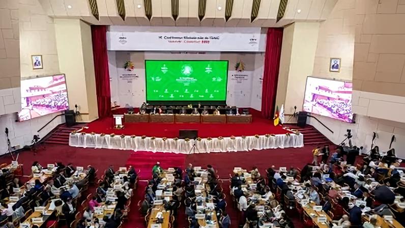 Delegados na 14ª reunião ministerial da Organização Mundial do Comércio (OMC) em Yaounde, Camarões, em 28 de março de 2026