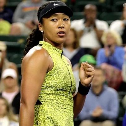 Osaka volta de lesão e vence rival na estreia