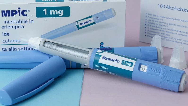 Mudanças no organismo provocadas pelo uso das canetas emagrecedoras podem impactar diretamente a saúde bucal