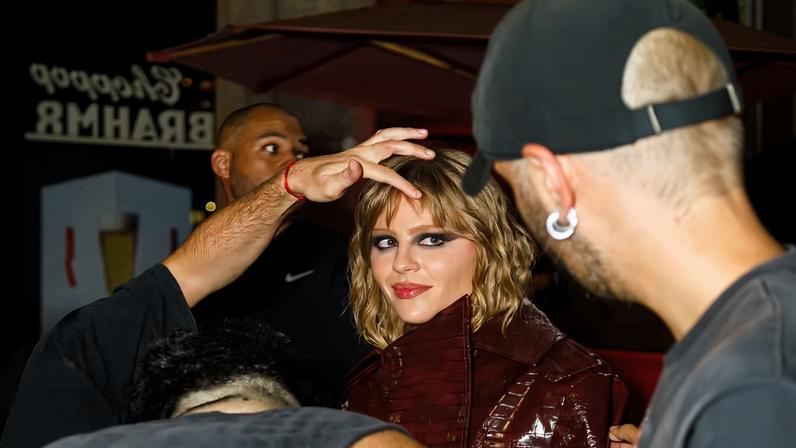 Luísa Sonza grava na Avenida Paulista e agita fãs