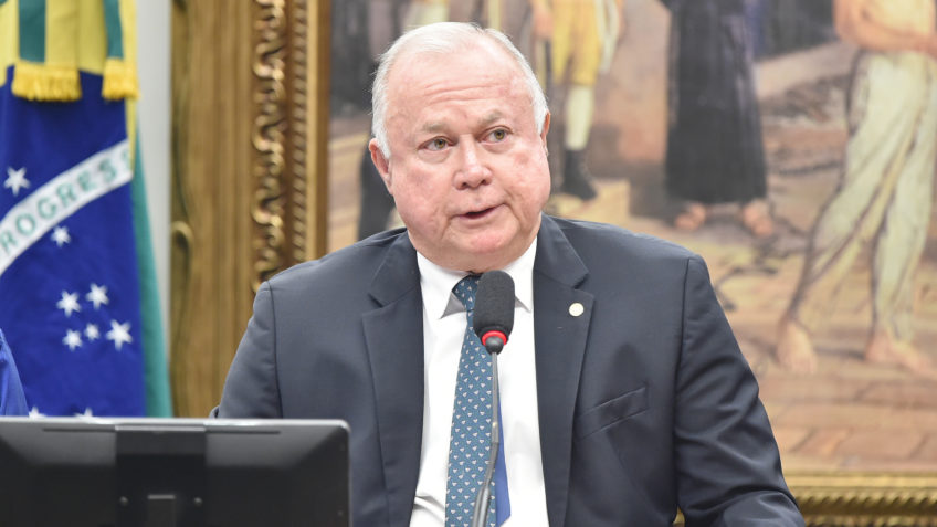 "Só haverá avanço se houver construção coletiva", disse Paulo Azi sobre o fim da escala 6 X 1