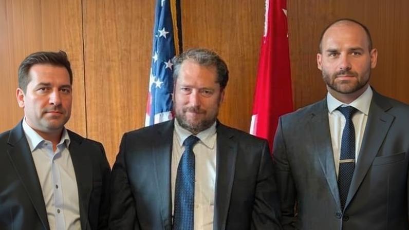 Paulo Figueiredo, Darren Beattie e Eduardo Bolsonaro, em foto de arquivo