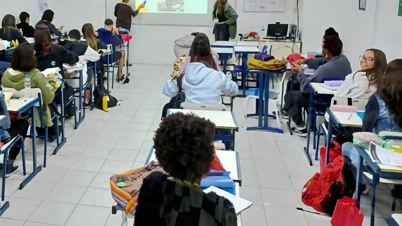 Rio de Janeiro (RJ) - Apoio do Instituto Phi para preparação de alunos em vulnerabilidade entrarem na universidade
