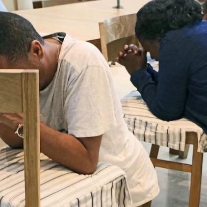 Eritreia prende 13 cristãos por se reunirem para oração