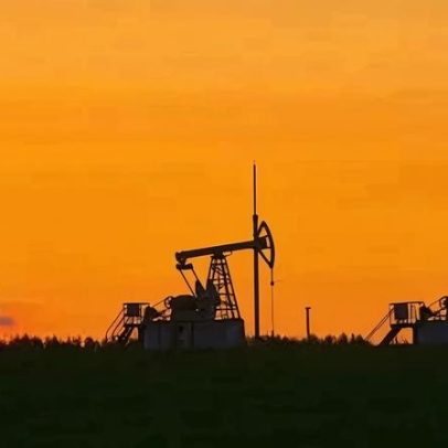 Petróleo sobe e se aproxima de US$ 110 com desdobramentos da guerra