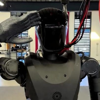 Robô humanoide projetado para identificar alvos e usar armas em guerras