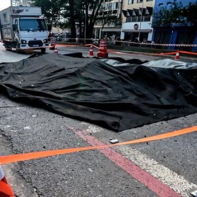Explosão abre grande buraco na Rua da Consolação, em São Paulo