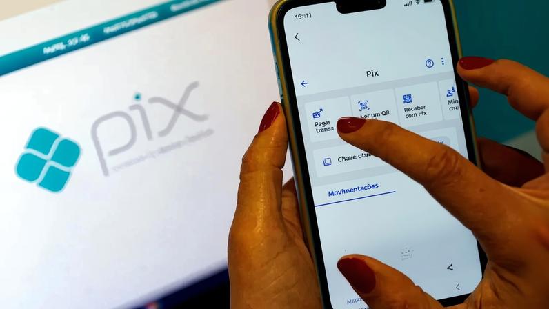 Usuários relatam dificuldades em transferências e pagamentos enquanto o Banco Central do Brasil ainda não confirma a causa do problema. (Bruno Peres/Agência Brasil)