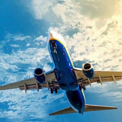 Por que as companhias aéreas estão reduzindo a classe econômica nos EUA