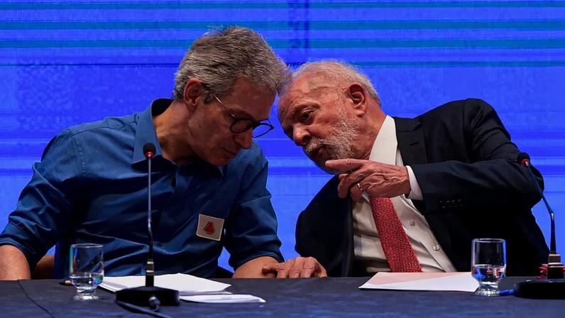 O governador Romeu Zema e o presidente Luiz Inácio Lula da Silva durante cerimônia no Minascentro em 2024