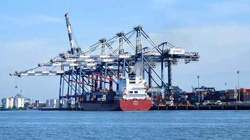 Cônsul dos EUA em São Paulo diz que empresa estatal chinesa pode comprometer a soberania brasileira no porto de Santos. (Foto: Ricardo Botelho/MInfra / Agência Brasil)