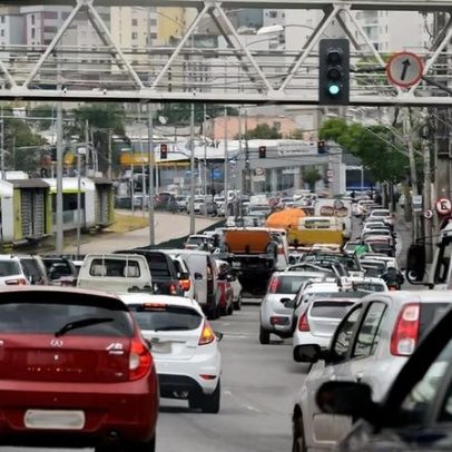 Prazo para licenciamento de veículos em MG termina nesta terça