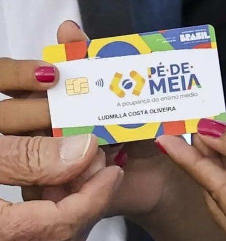 Programa Pé-de-Meia beneficia estudantes da rede pública