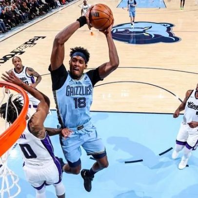 Grizzlies alteram contrato e estendem vínculo com jogador