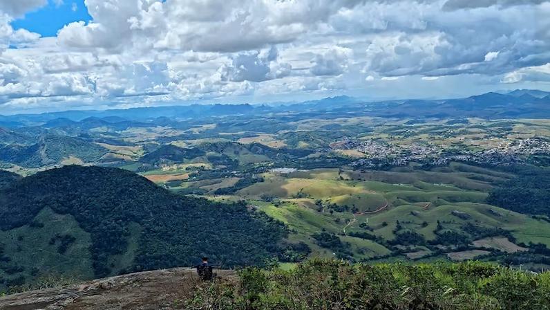 Paisagem da região Serrana do Espírito Santo. São Roque do Canaã integra a microrregião de Santa Teresa. Crédito: Destinos ES.