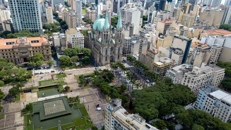 Paisagem de cidade do interior paulista, semelhante ao contexto urbano de Riversul (imagem ilustrativa). Crédito: Wikipédia.
