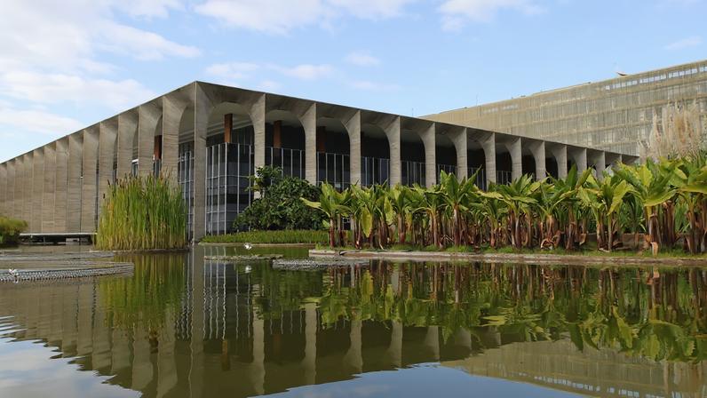 Psicóloga brasileira desaparece na Inglaterra; Itamaraty acompanha o caso