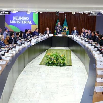 Lula coordena reunião ministerial no Planalto
