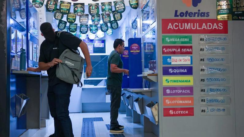 Brasília, DF 31/12/2025 - A Mega-Sena da Virada será sorteada nesta quarta-feira (31) à noite, em São Paulo. O concurso pagará um prêmio estimado de R$ 1 bilhão aos acertadores das seis dezenas.