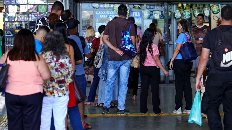 Mega-Sena acumula e prêmio principal sobe para 7,5 milhões de reais