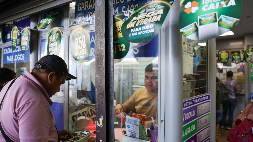 Brasília, DF 31/12/2025 - A Mega-Sena da Virada será sorteada nesta quarta-feira (31) à noite, em São Paulo. O concurso pagará um prêmio estimado de R$ 1 bilhão aos acertadores das seis dezenas.