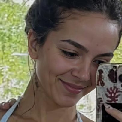 Mel Maia exibe abdômen marcado após treino intenso com personal