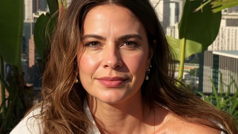 Luciana Gimenez revela fotos dos anos 90 durante gravidez de Jagger; web reage