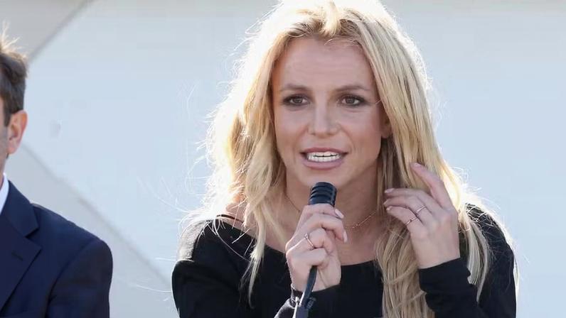 Amigo de Britney Spears comenta sobre prisão por dirigir alcoolizada
