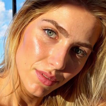 Filha de Leonardo revela status de relacionamento após ganhar flores