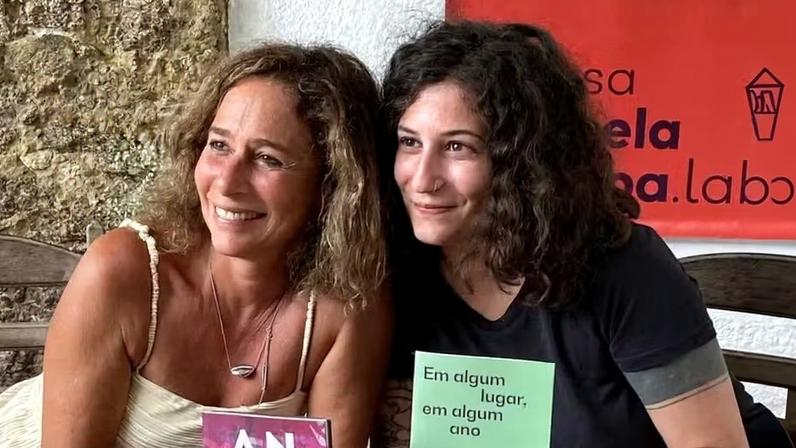 Andrea Beltrão e a filha, Rosa Beltrão — Foto: Reprodução/ Instagram