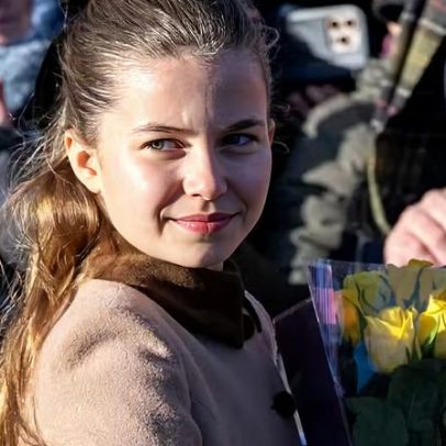 Web aponta semelhança entre a princesa Charlotte e Elizabeth II, Diana e Kate