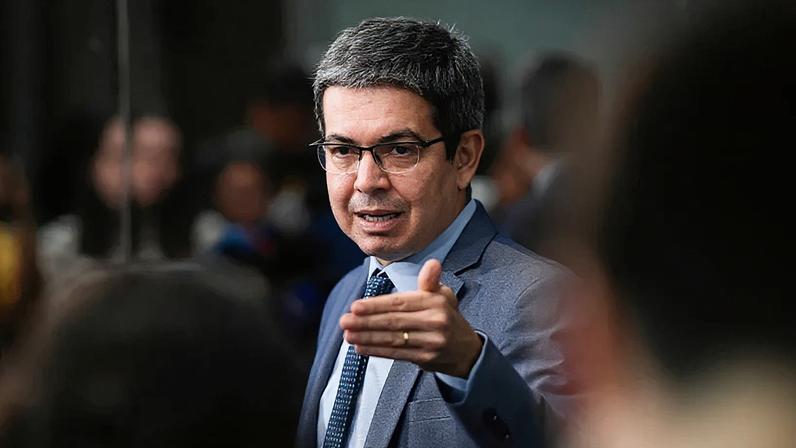Na imagem, Randolfe Rodrigues (PT-AP), autor do projeto original, que teve alteração na Câmara