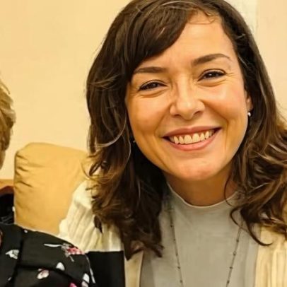 Regiane Alves mostra foto rara de Glória Menezes; prédio homenageou atriz