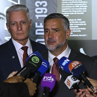 Governistas pedem indiciamento de Bolsonaro e Flávio em relatório CPMI do INSS