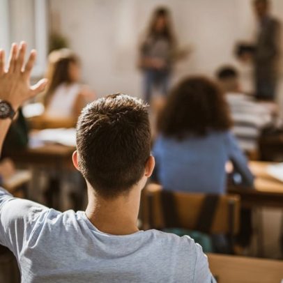 Pesquisa aponta relação entre prática religiosa e sucesso nos estudos