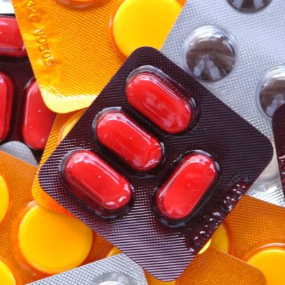 Cmed multa distribuidoras de medicamentos e defende regulamentação