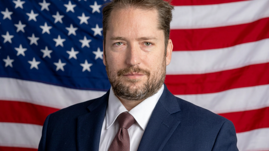 Quem é Darren Beattie, assessor dos EUA que foi barrado no Brasil