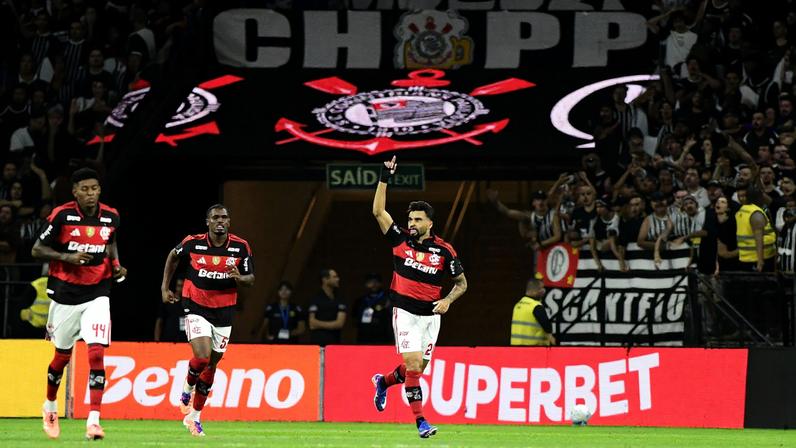 Paquetá comemora gol do Flamengo contra o Corinthians — Foto: Marcos Ribolli